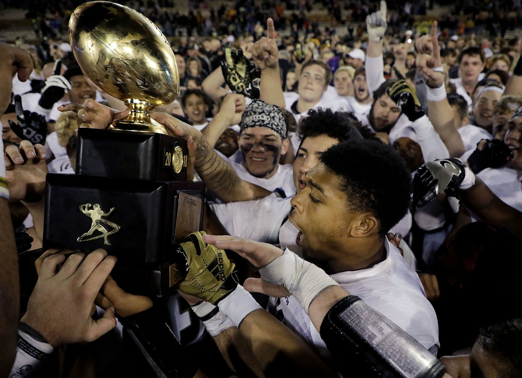 How many teams are in each class, and how many of those teams make the playoffs?